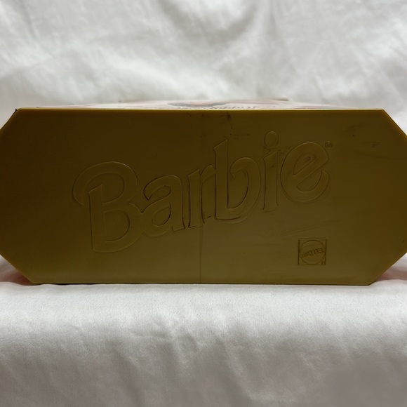 Happy Holidays Barbie - Picture 3 of 3